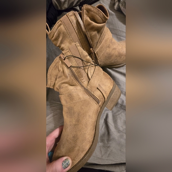 New - Never Worn Size 10 Torrid  Slouchy Tan Ankle Boots - Picture 7 of 8